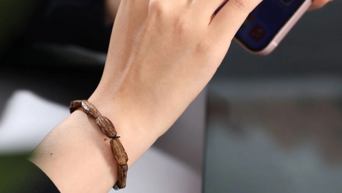 Những điều cần biết về vòng đeo tay trầm hương trước khi xuống tiền mua.png